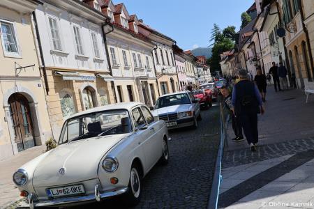 Mednarodna revija starodobnikov v Kamnik privabila ljubitelje klasičnih vozil (18)